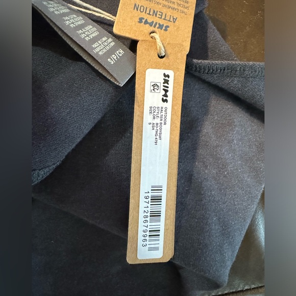 SKIMS OUTDOOR HALTER BODYSUIT - Picture 9 of 10